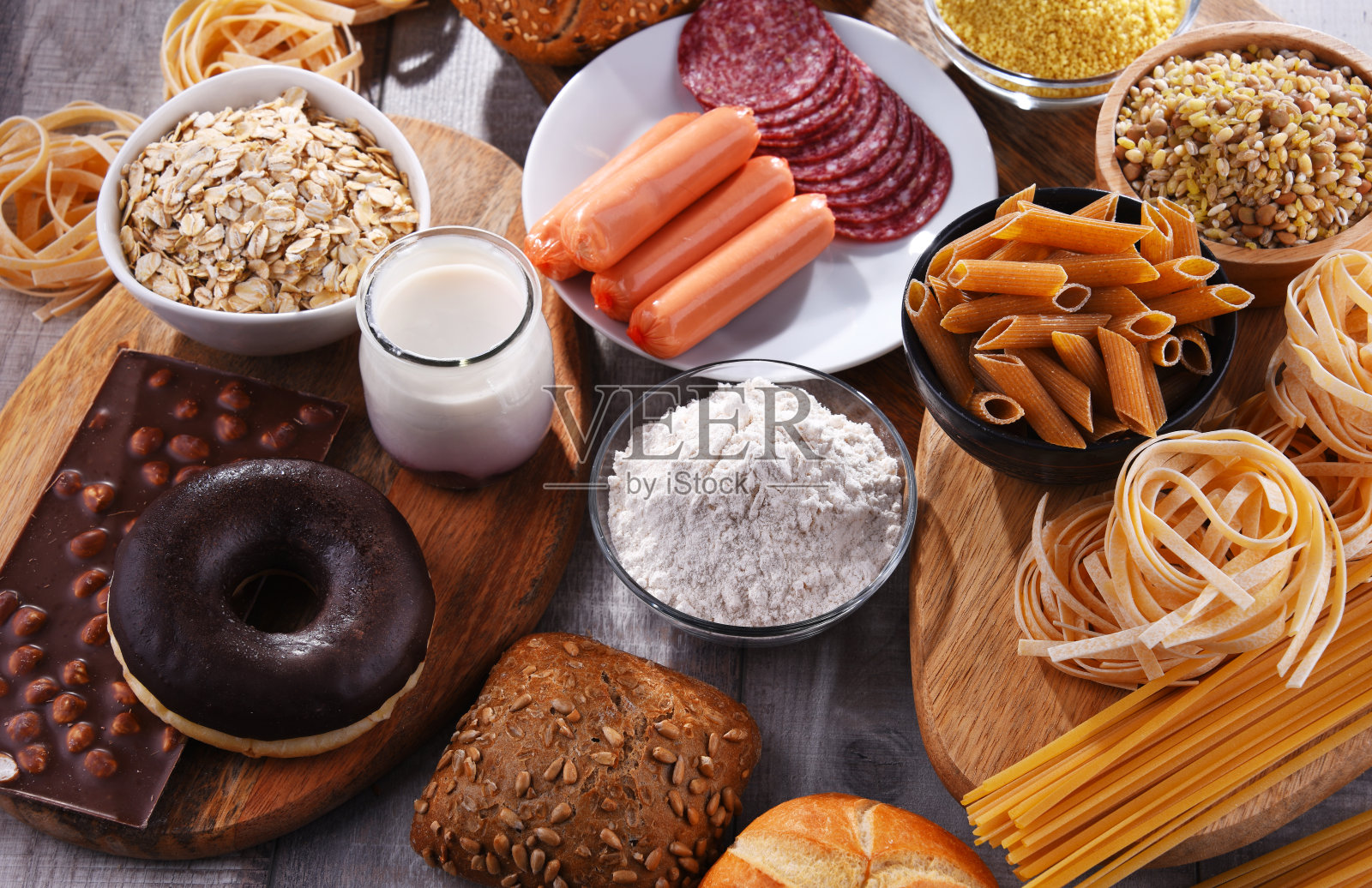 由多种含谷蛋白的食品组成照片摄影图片