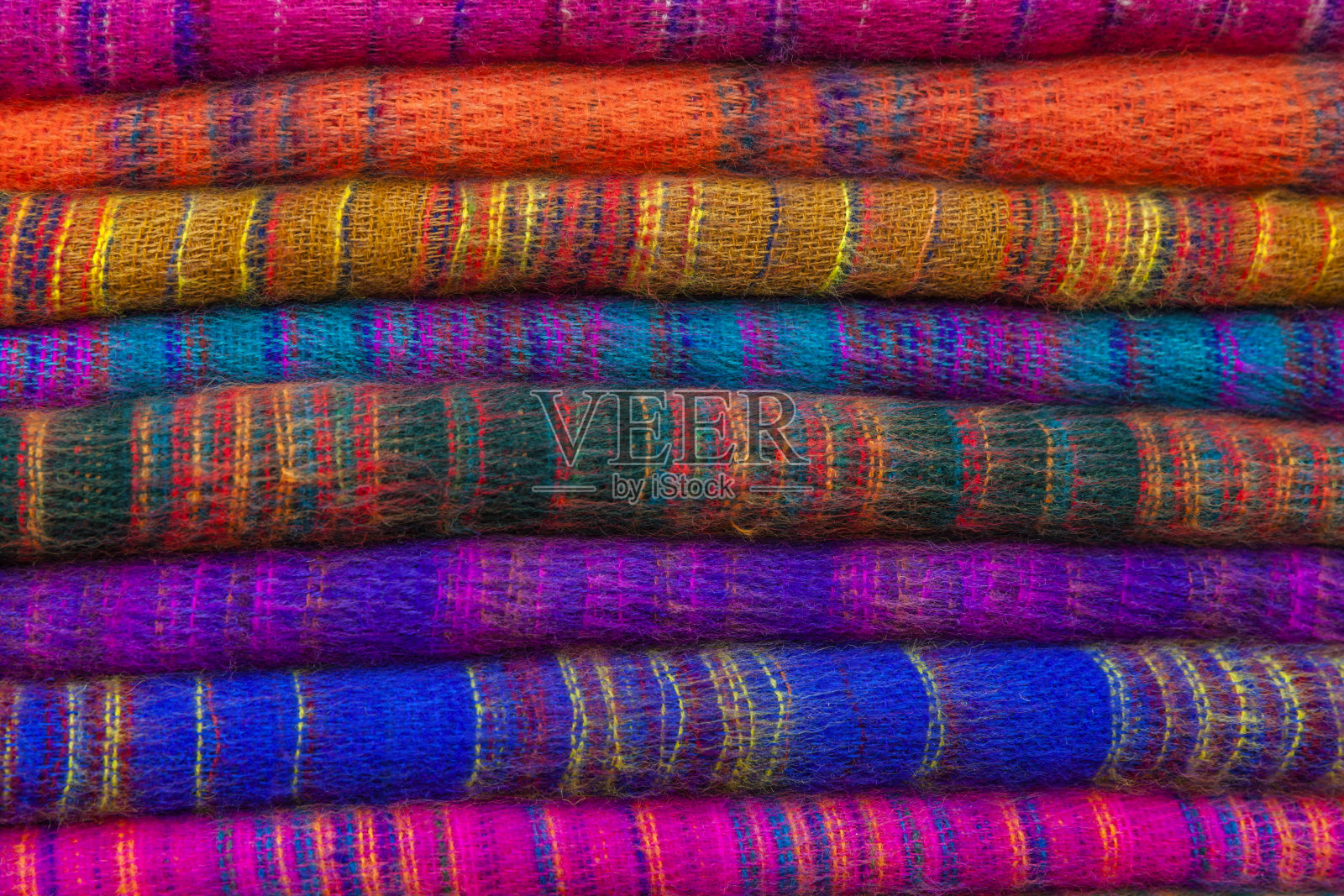尼泊尔加德满都，彩色的羊绒披肩照片摄影图片