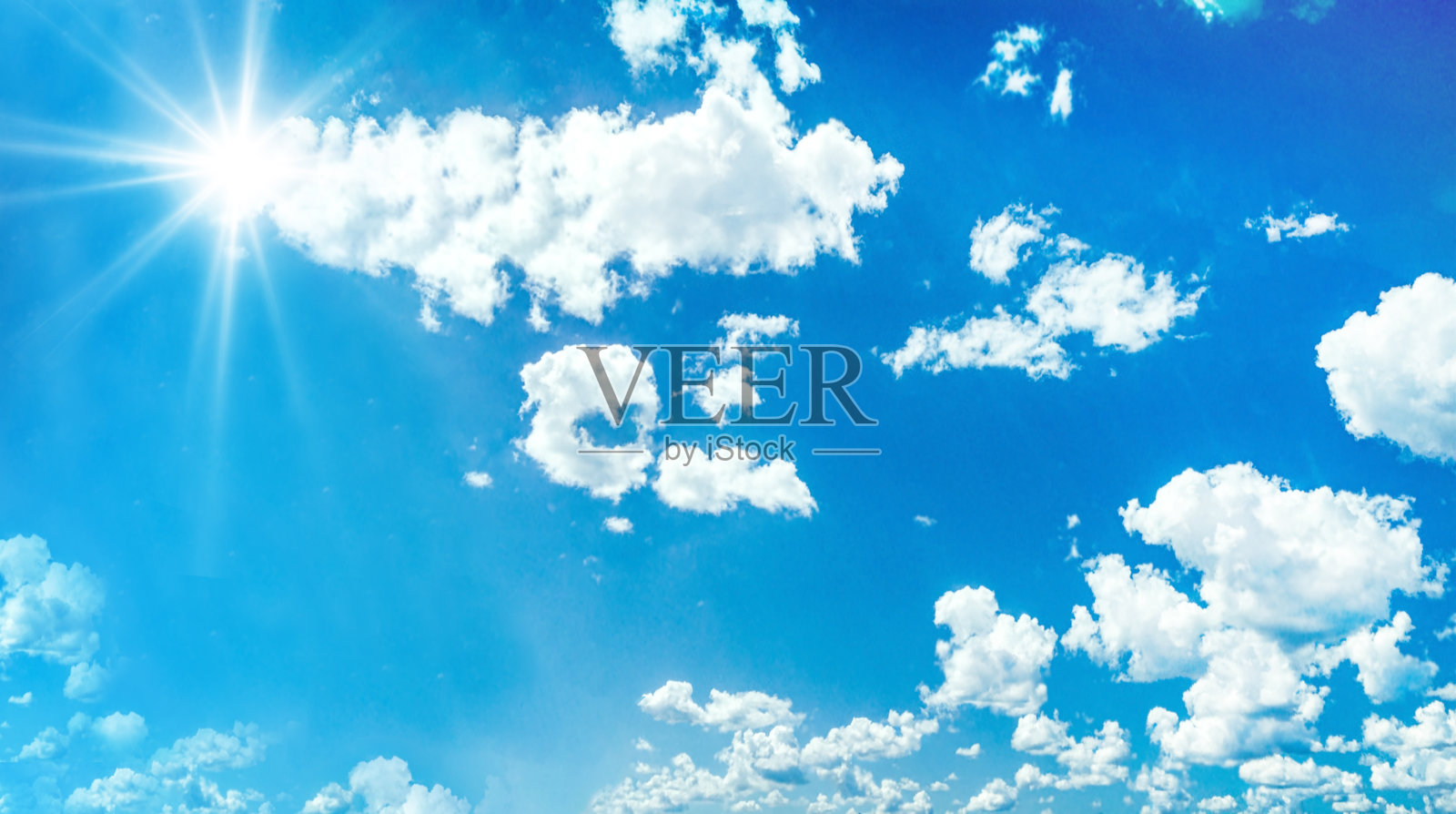 美丽的晴空和晴朗的阳光和白色的积云照片摄影图片