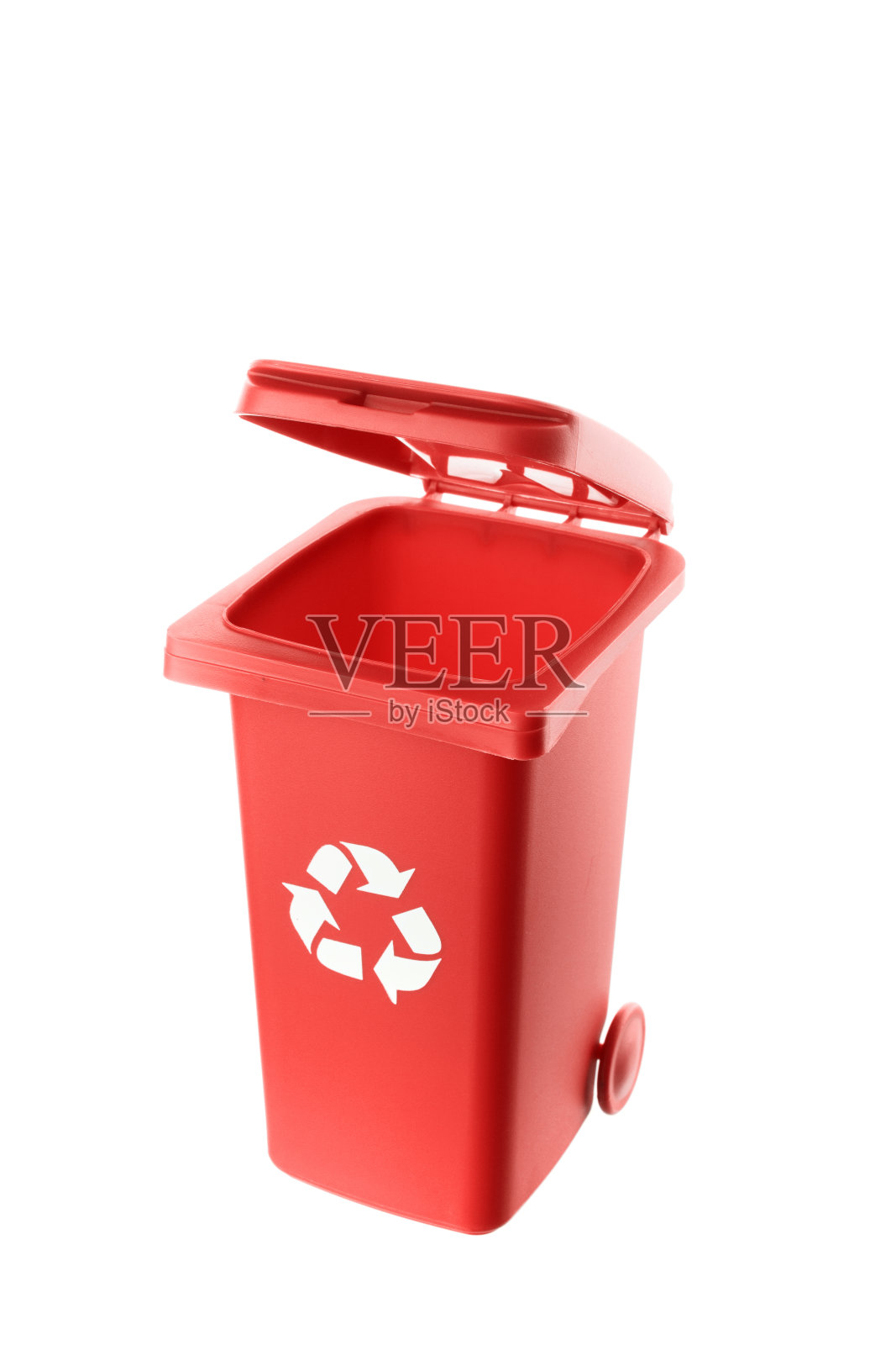 白色背景上孤立的红色塑料垃圾桶照片摄影图片
