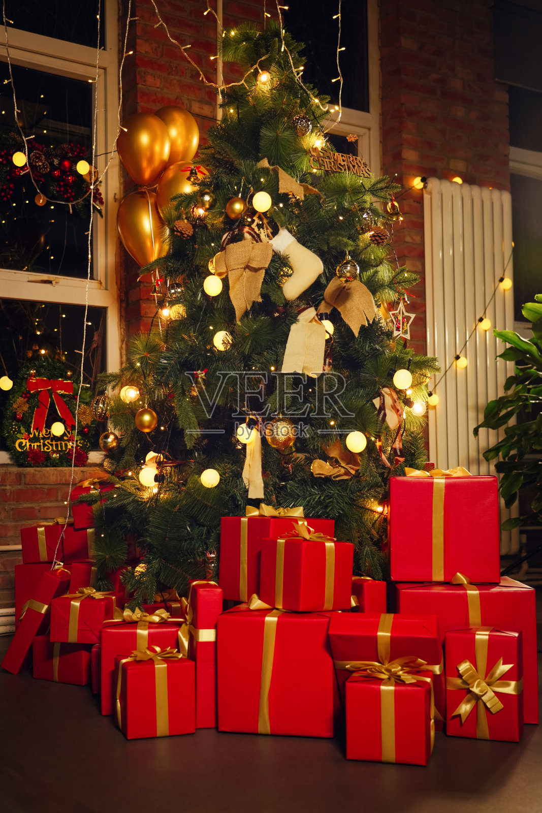 圣诞树和圣诞礼物照片摄影图片