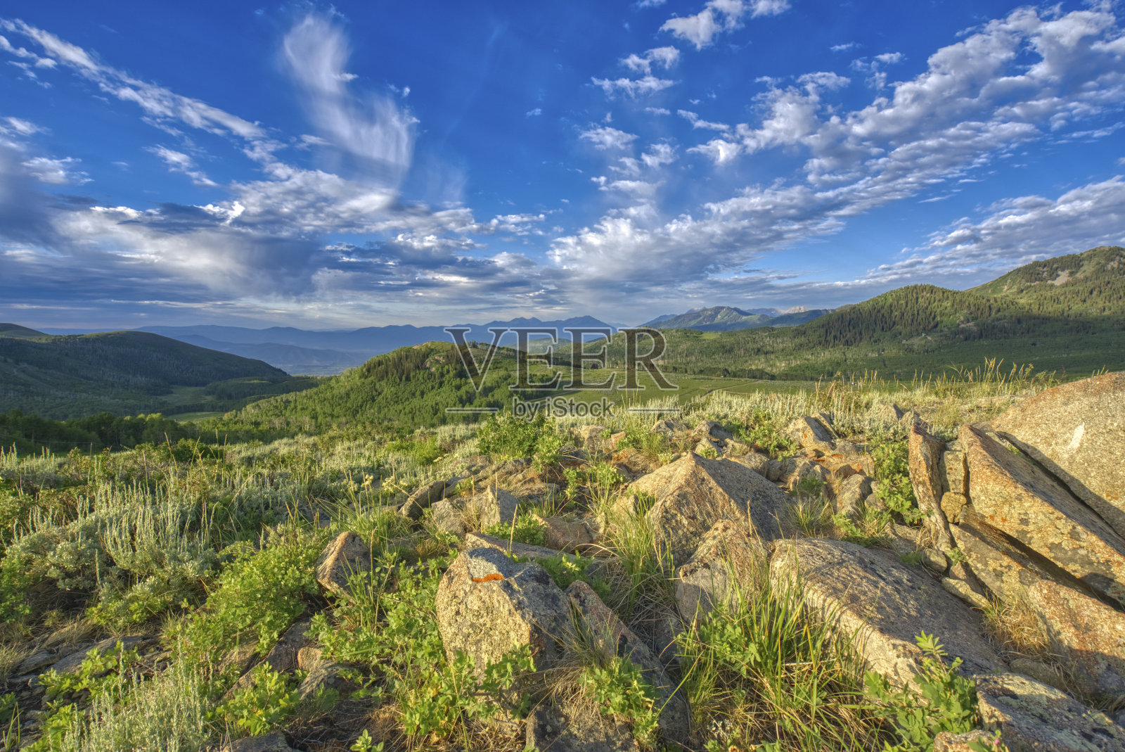 美国犹他州盐湖城附近美丽的瓦萨奇山脉令人叹为观止的山景照片摄影图片