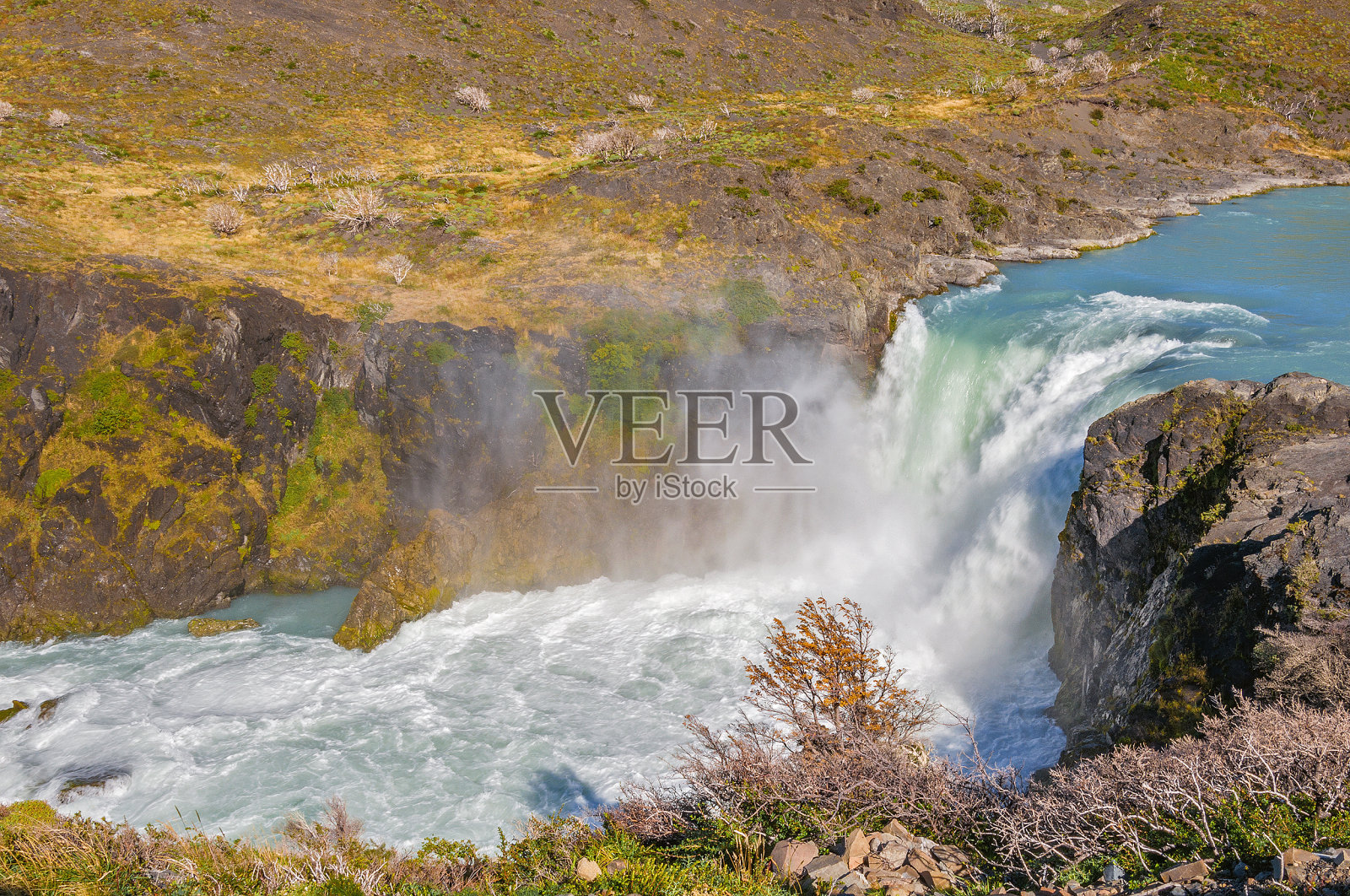 瀑布的观点。Torres del Paine国家公园。照片摄影图片