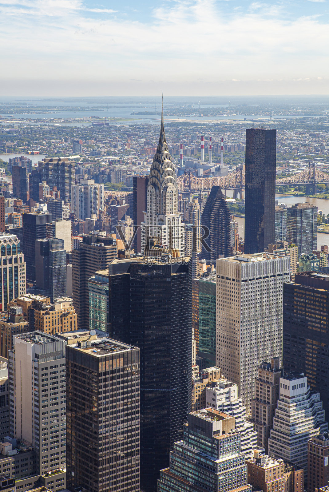 俯瞰曼哈顿中城摩天大楼和克莱斯勒大厦照片摄影图片