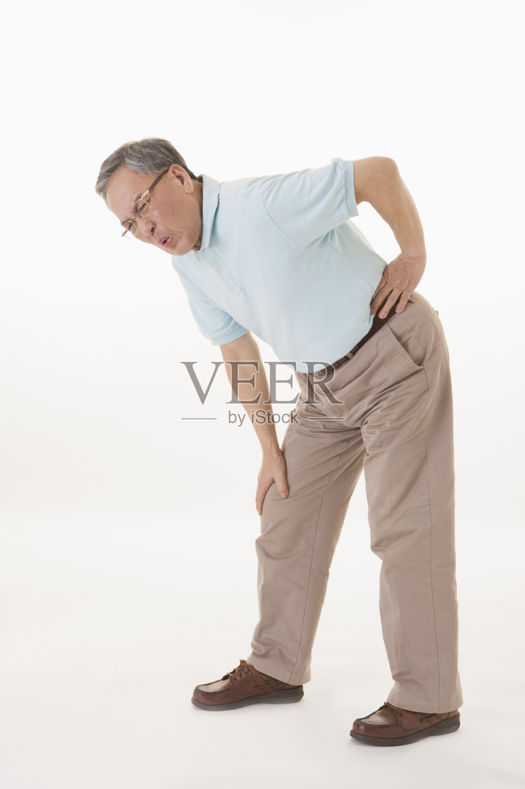 腰酸背痛的老人站着照片摄影图片_ID:162402794-Veer图库