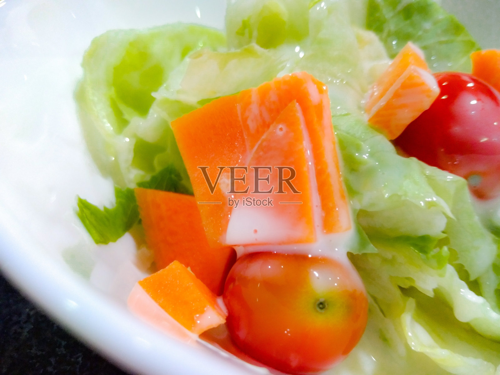 蔬菜沙拉的特写镜头。照片摄影图片