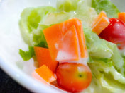 蔬菜沙拉的特写镜头。摄影图片