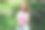 小女孩拿着一束鲜花站在公园的背景上素材图片