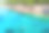 女孩浮潜在莫尼岛的绿松石水域素材图片