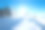 一个男性滑雪者在一个阳光明媚的冬日与他的滑雪板走在山顶上的低角度的镜头，阳光自然，娱乐，滑雪度假村的生活方式，运动的概念素材图片