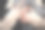 在黑色的背景下，妇女的腹部拿着灰色的纱线球素材图片