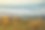 日出后不久，从山上俯瞰山谷，郁郁葱葱的绿草，山谷中的雾，地平线上是瑞士阿尔卑斯山的山峰照片摄影图片