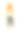 一名男子装扮成万圣节南瓜灯，手持空白标牌。素材图片