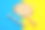 用黄色和蓝色背景上散落的拼图来模拟人脑。六个立方体上有孤独症的题词。素材图片